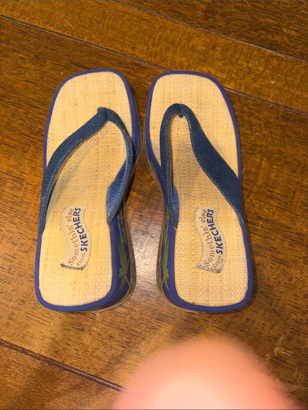 Skechers Somethin’ else Y2K Navy Tropical Platform Wedge Flip Flops - Picture 5 of 6